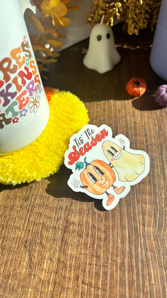 &nbsp;’Tis the season for pumpkins, ghosts, and cozy fall vibes! This retro-inspired sticker features a smiling pumpkin and friendly ghost ready to celebrate autumn with you. Perfect for laptops, water bottles, planners, and anywhere that needs a little seasonal charm.