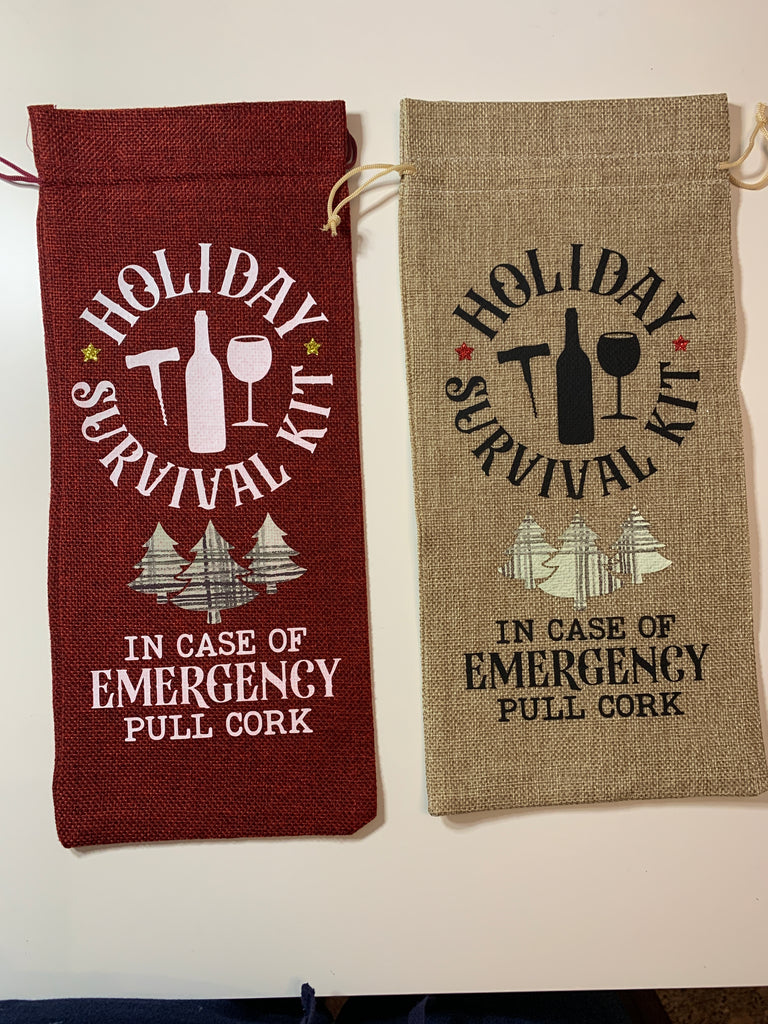 'Tis the season to get tipsy (responsibly) so why not make your gift extra special with a fun wine bag!  Handmade with red, green, white and silver glitter that sparkles like Christmas Lights! Available in red and burlap. 