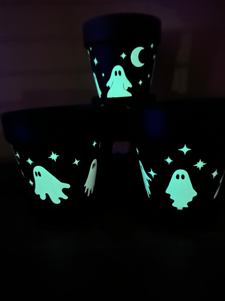 
            
                Load image into Gallery viewer, Ghost Planter, Glow in the Dark Planter, Haunted Garden, Halloween Planter, Cute Ghost Decor, Spooky Planter, Halloween Decor, Spooky Gifts
            
        