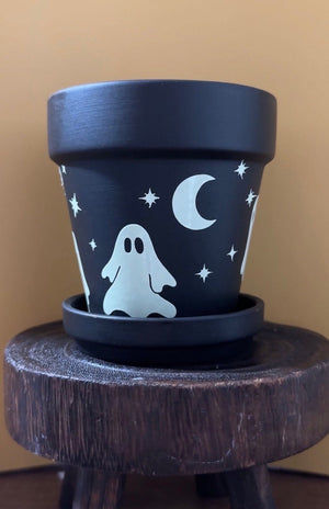 
            
                Load image into Gallery viewer, Ghost Planter, Glow in the Dark Planter, Haunted Garden, Halloween Planter, Cute Ghost Decor, Spooky Planter, Halloween Decor, Spooky Gifts
            
        